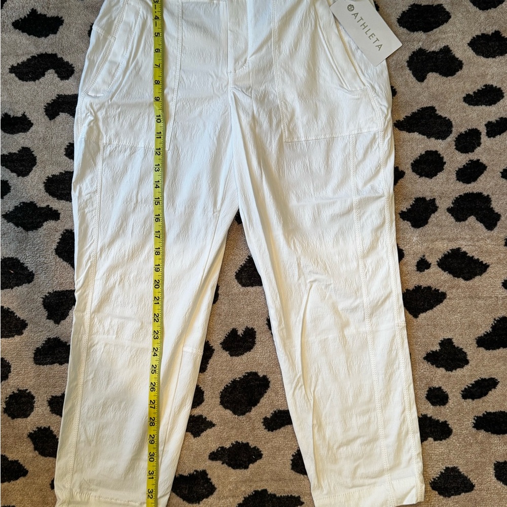 Athleta Trekkie lightweight White crops. NWT Size 8 - Picture 3 of 11